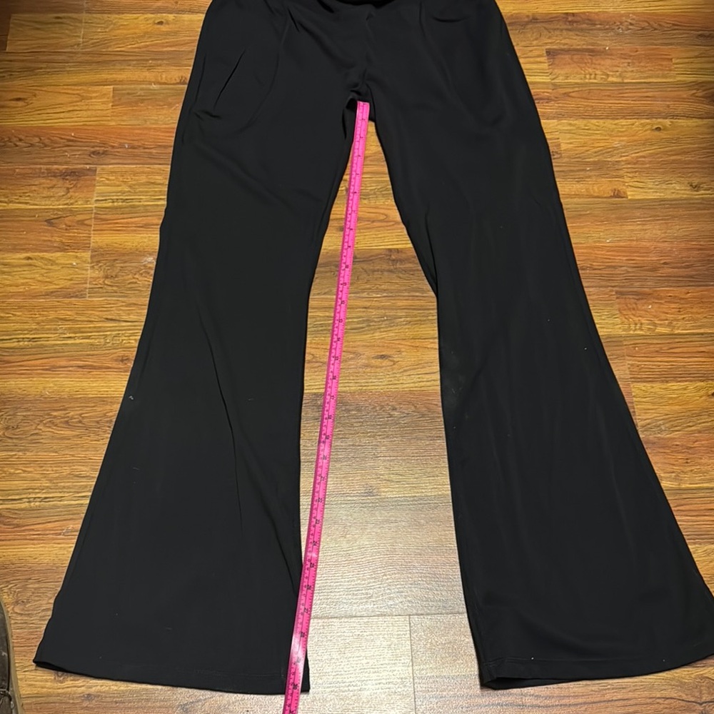 Stylish Black Flared Pants (yoga pants) - Picture 5 of 7